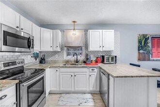 286 Leawood Cir in Naples, FL - Foto de edificio - Building Photo