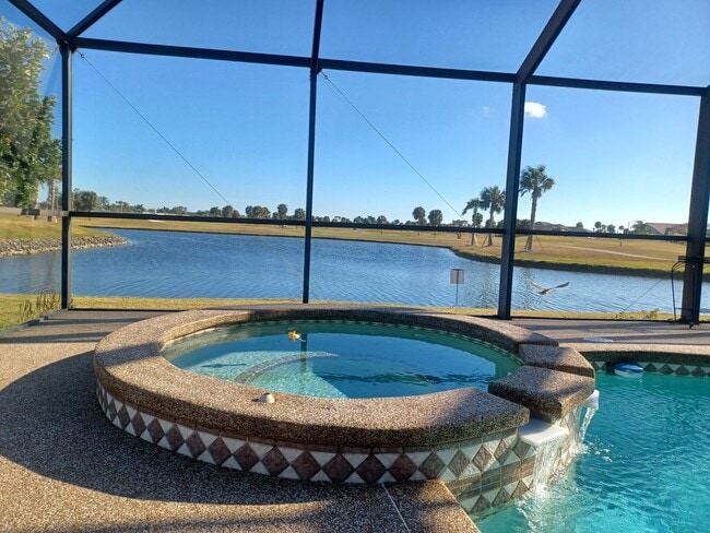 11891 Prince Charles Ct in Cape Coral, FL - Foto de edificio - Building Photo