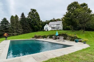 128 Litchfield Turnpike in Washington, CT - Foto de edificio - Building Photo