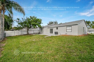 5796 Aurora Ct in Greenacres, FL - Building Photo - Building Photo