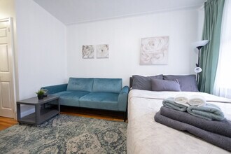 328 E 74th St in New York, NY - Building Photo - Building Photo