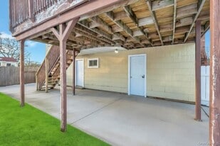 5494 South Dr in Brookhaven, NY - Building Photo