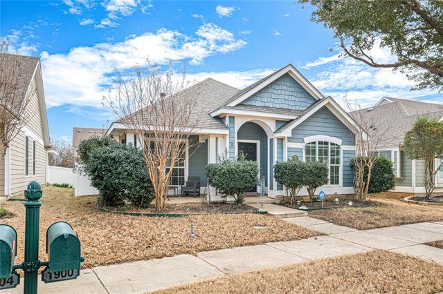 1900 Freedom Ln in Aubrey, TX - Foto de edificio - Building Photo