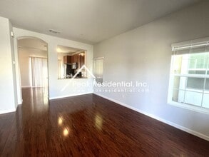 8112 Creeping Willow Ln in Sacramento, CA - Building Photo - Building Photo