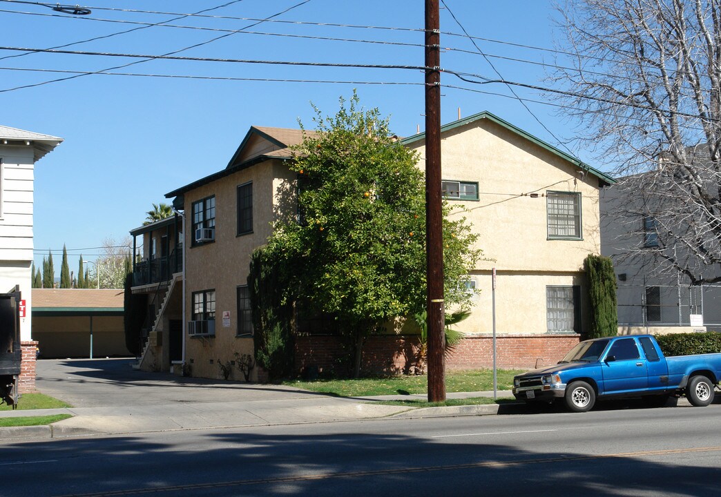 14731 Vanowen St in Van Nuys, CA - Building Photo