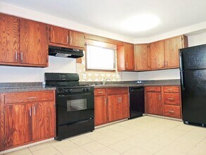 305 E 194th St in Euclid, OH - Building Photo - Building Photo