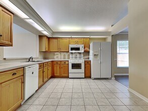 1722 Wakefield Dr in Brandon, FL - Building Photo - Building Photo