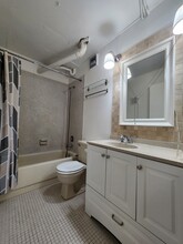 3341 NW 47th Ter, Unit 211 in Lauderdale Lakes, FL - Building Photo - Building Photo
