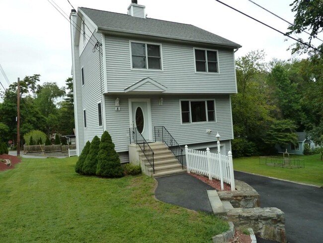 property at 8 Dellworth Dr