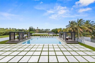 150 NW 123rd Ave in Miami, FL - Foto de edificio - Building Photo