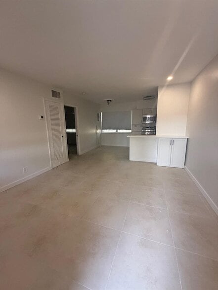2725 Middle River Dr in Fort Lauderdale, FL - Building Photo - Building Photo