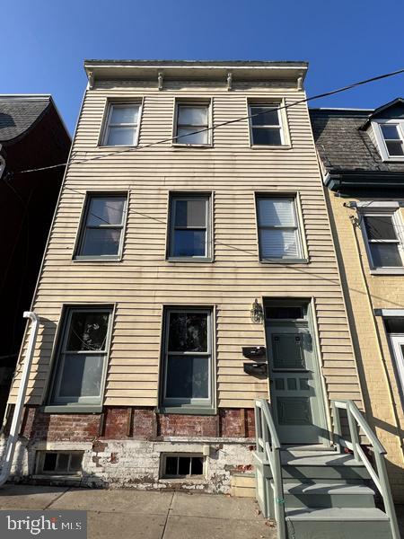 property at 138 S Queen St