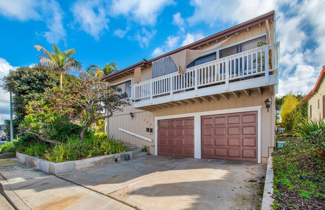 325 Encino Ln in San Clemente, CA - Building Photo