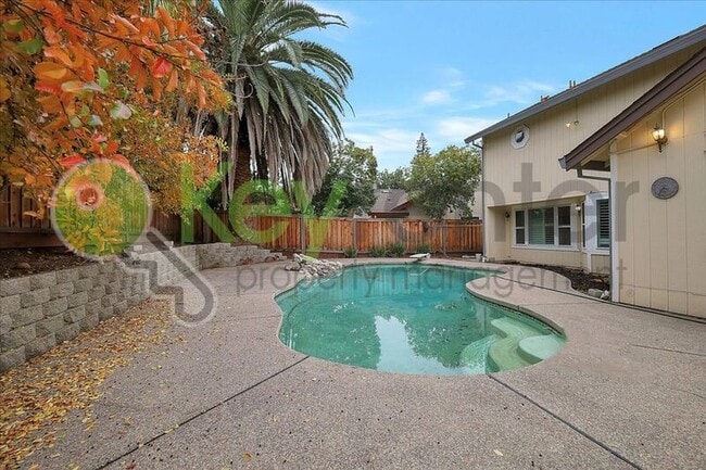 1330 Kingswood Dr in Roseville, CA - Building Photo - Building Photo