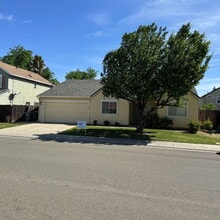 1021 Guerrero Ln in Woodland, CA - Building Photo - Building Photo