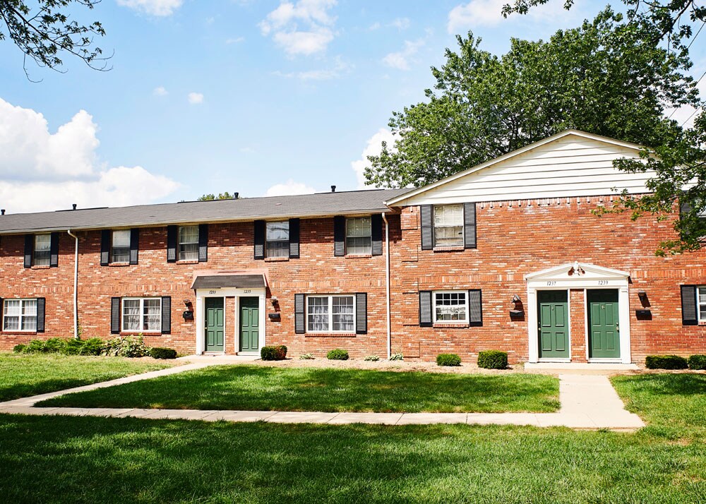 Carriage House West in Indianapolis, IN - Building Photo