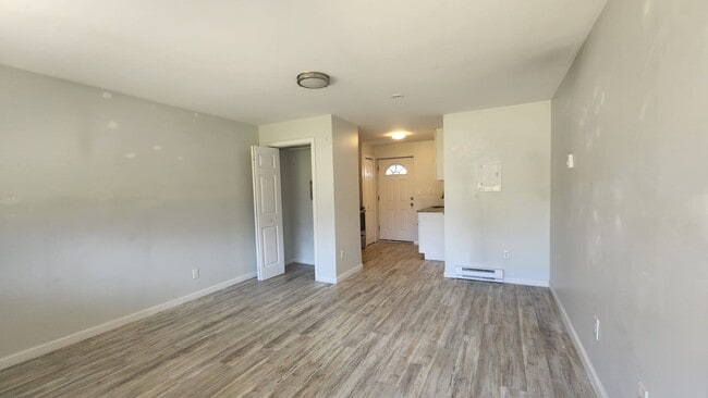 127 Cosey Beach Ave, Unit A1 in East Haven, CT - Building Photo - Building Photo