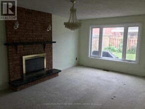 54 Hollybush St in Brampton, ON - Building Photo - Building Photo