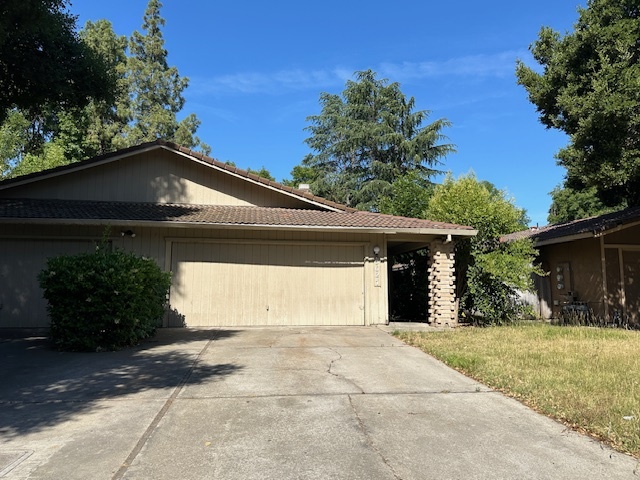 5627 Passero Way in Stockton, CA - Building Photo