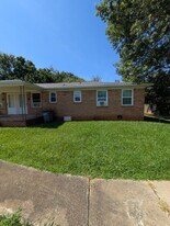 2253 Story St in Lincolnton, NC - Building Photo