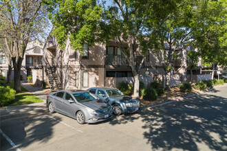 Walnut Glen Condo in Vacaville, CA - Building Photo - Building Photo