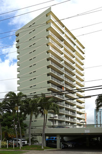 Iolani Regent in Honolulu, HI - Building Photo - Building Photo