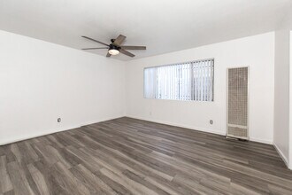 410 E 118th St in Los Angeles, CA - Building Photo - Building Photo