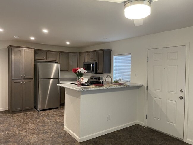 19225 N Cave Creek Rd in Phoenix, AZ - Building Photo - Building Photo