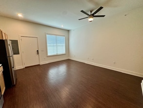 726 E Emma Ave, Unit 305 in Springdale, AR - Foto de edificio - Building Photo