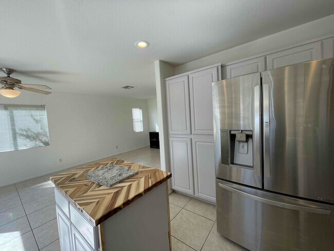 250 Camelback Ridge Ave in Henderson, NV - Building Photo - Building Photo