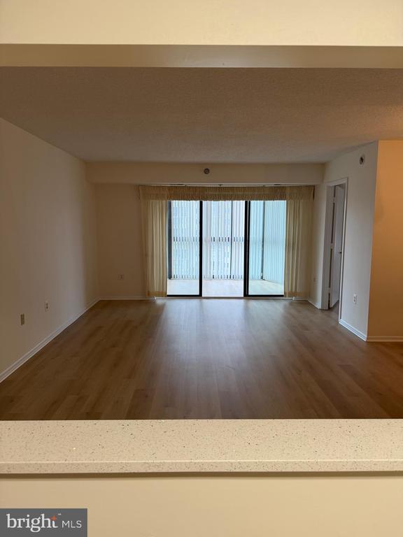 3310 N Leisure World Blvd in Silver Spring, MD - Foto de edificio - Building Photo