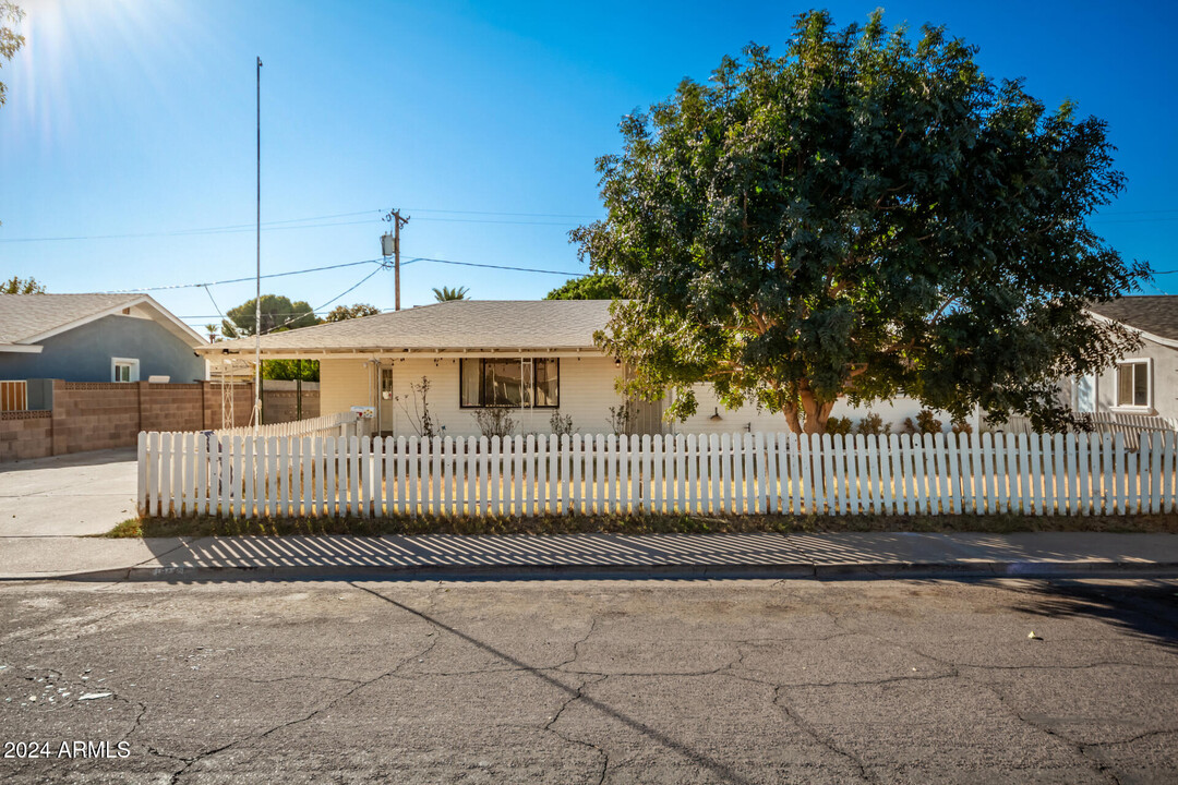 1833 E Nielson Ave in Mesa, AZ - Foto de edificio