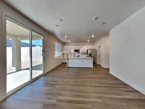 12611 W Flynn Ln in Glendale, AZ - Foto de edificio - Building Photo