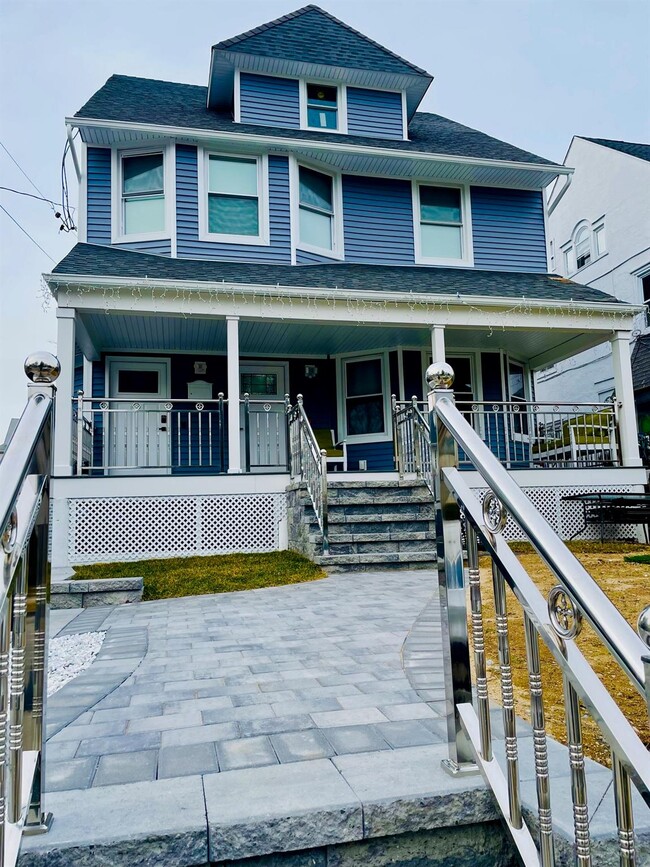 property at 37 Colonial Pl