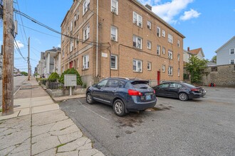 126 Sumner Ave-Unit -Unit 12 in Central Falls, RI - Building Photo - Building Photo