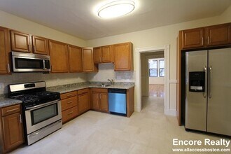 145 Freeman St, Unit 283 - 32 in Brookline, MA - Building Photo - Building Photo