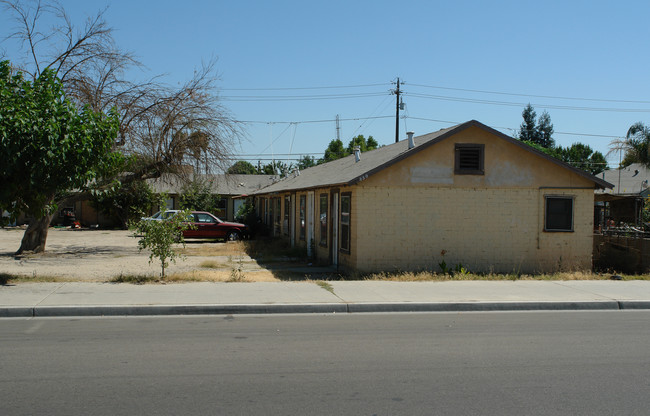 350 Fresno St in Parlier, CA - Foto de edificio - Building Photo