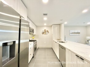1530 Brockton Ave in Los Angeles, CA - Building Photo - Building Photo