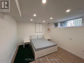 8 Walbon Rd in Toronto, ON - Building Photo - Building Photo