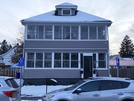 46 Mooreland St, Unit 1FL in Springfield, MA - Building Photo