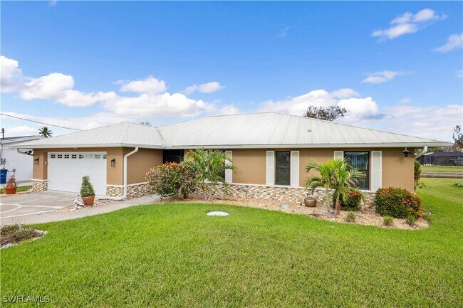 6148 Plumosa Ave in Ft. Myers, FL - Building Photo - Building Photo