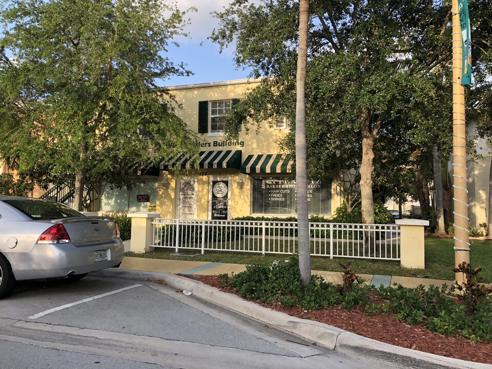 135 NW 5th Ave, Unit 3 in Delray Beach, FL - Building Photo