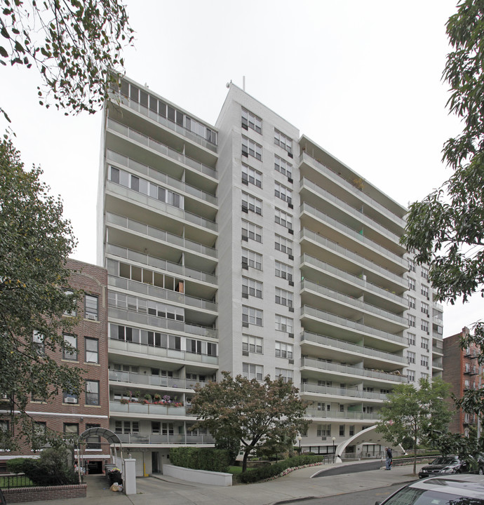 370 Ocean Pky in Brooklyn, NY - Building Photo