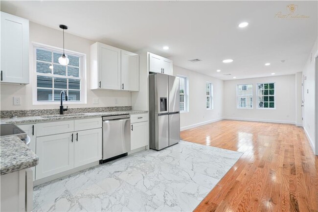 22 Longmont St in Providence, RI - Foto de edificio - Building Photo