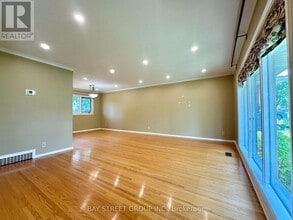 245 Forest Hill Dr in Kitchener, ON - Building Photo - Building Photo
