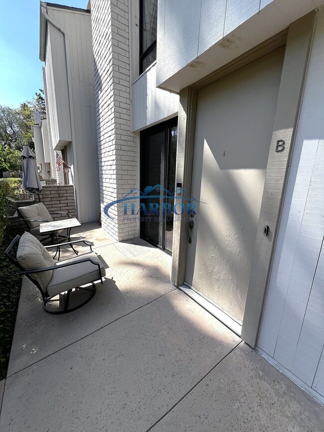 3608 W Estates Ln in Rolling Hills Estates, CA - Foto de edificio - Building Photo