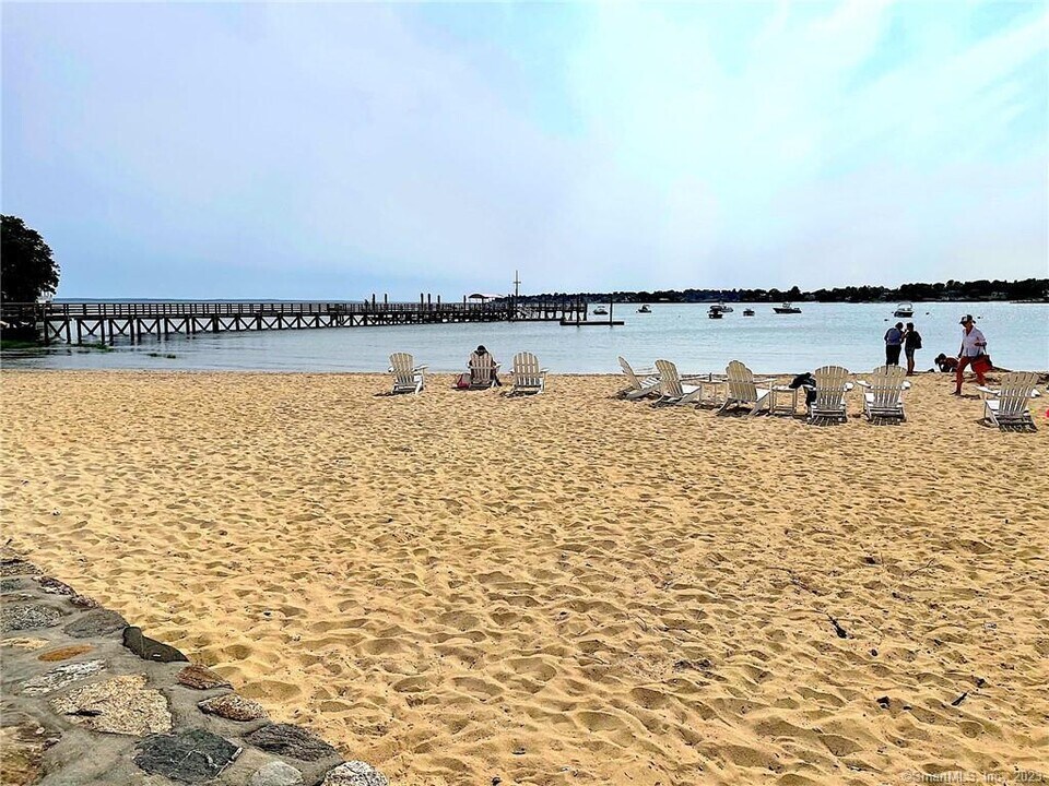 160 Nearwater Ln in Darien, CT - Building Photo