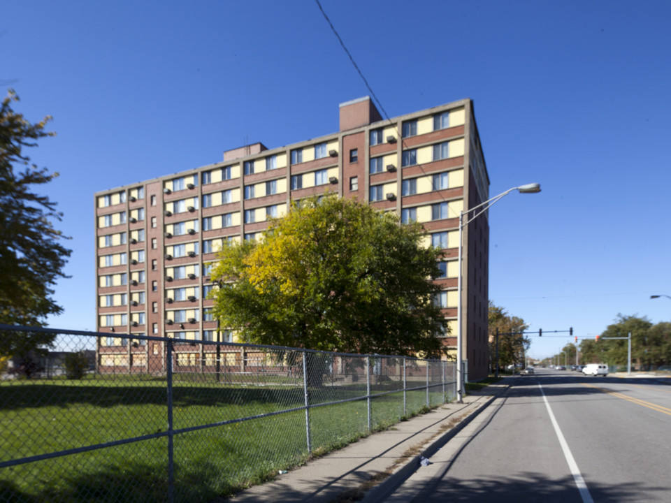 Lakeview Apartments in East Chicago, IN - Building Photo