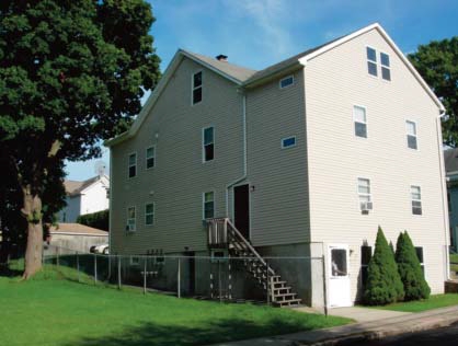 39 Whitcomb St in Webster, MA - Foto de edificio - Building Photo