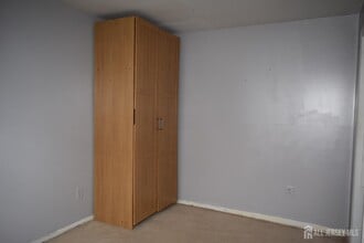 31 Larch St in Carteret, NJ - Building Photo - Building Photo